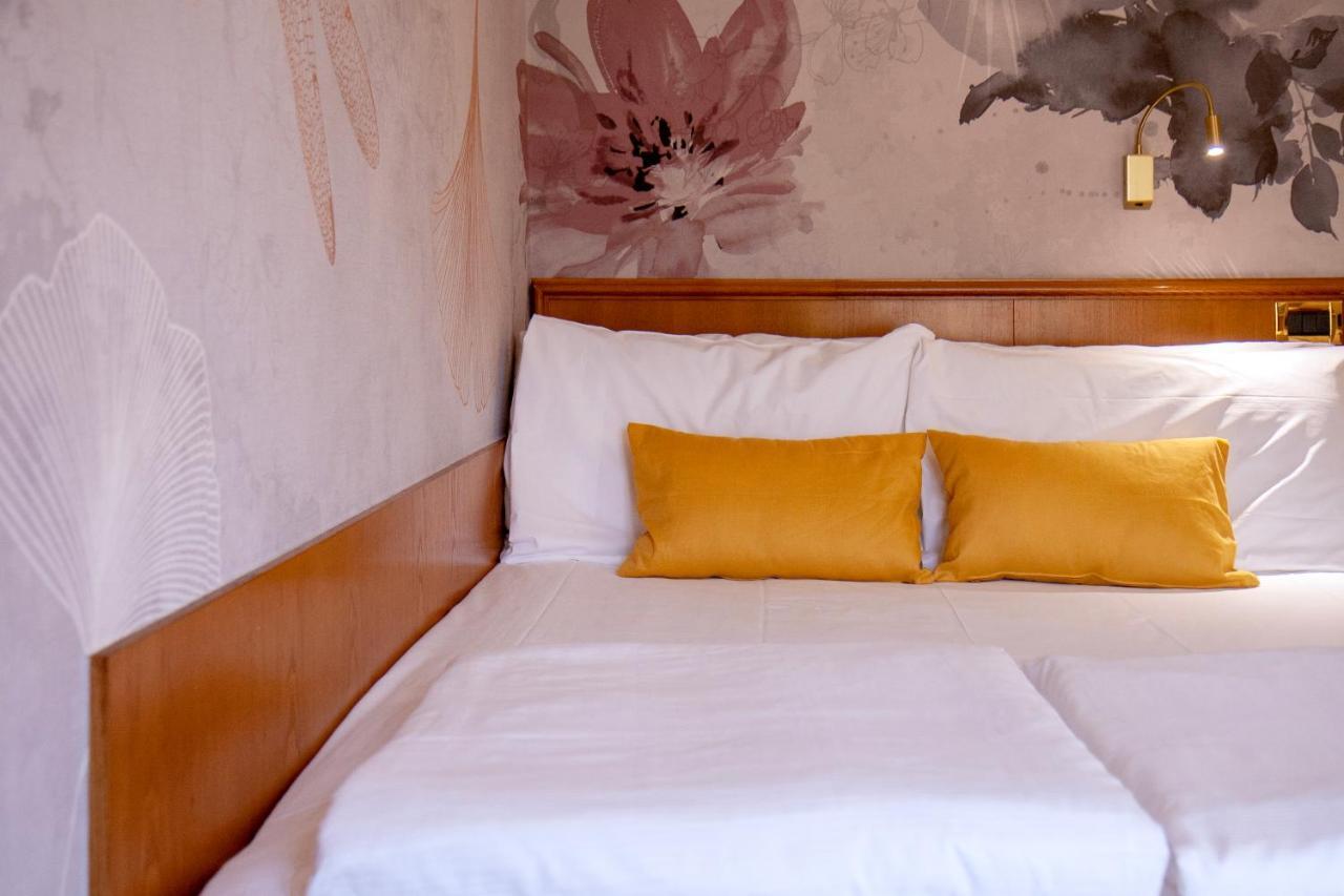 Small Double Room French Bed